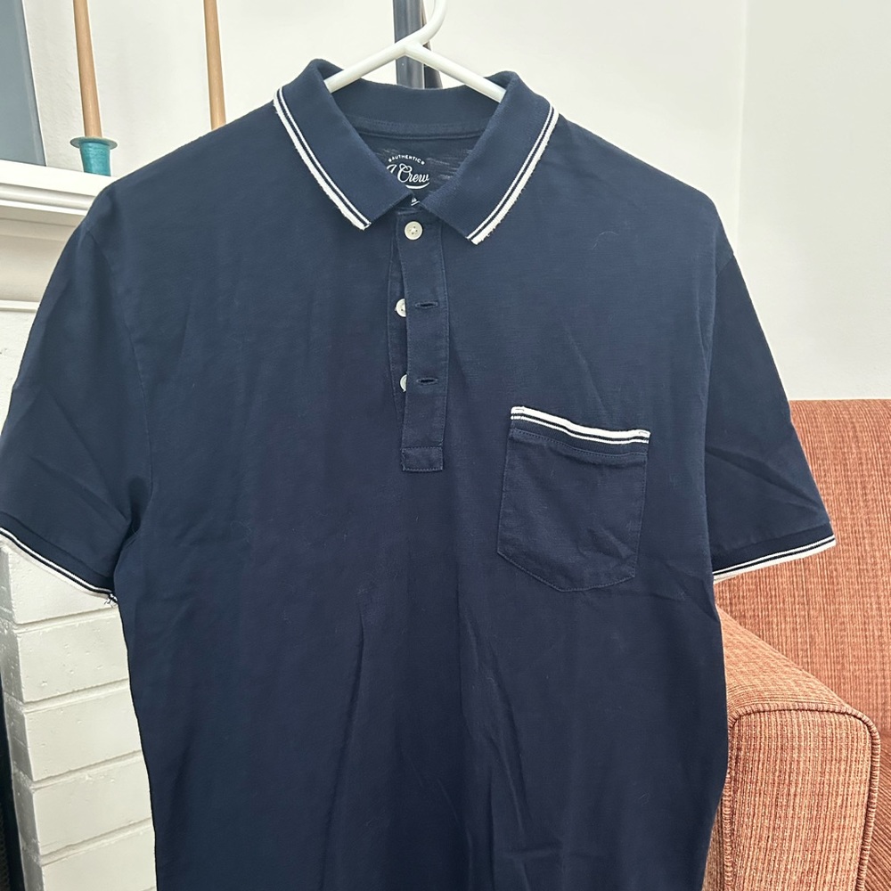 J. Crew classic piqué men's polo shirt.
Good condition. Size Medium